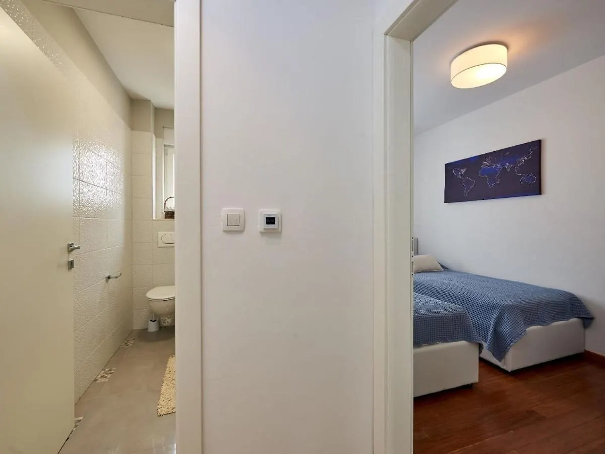 Enticing Holiday Home In Trogir Near Seabeach Croatia
